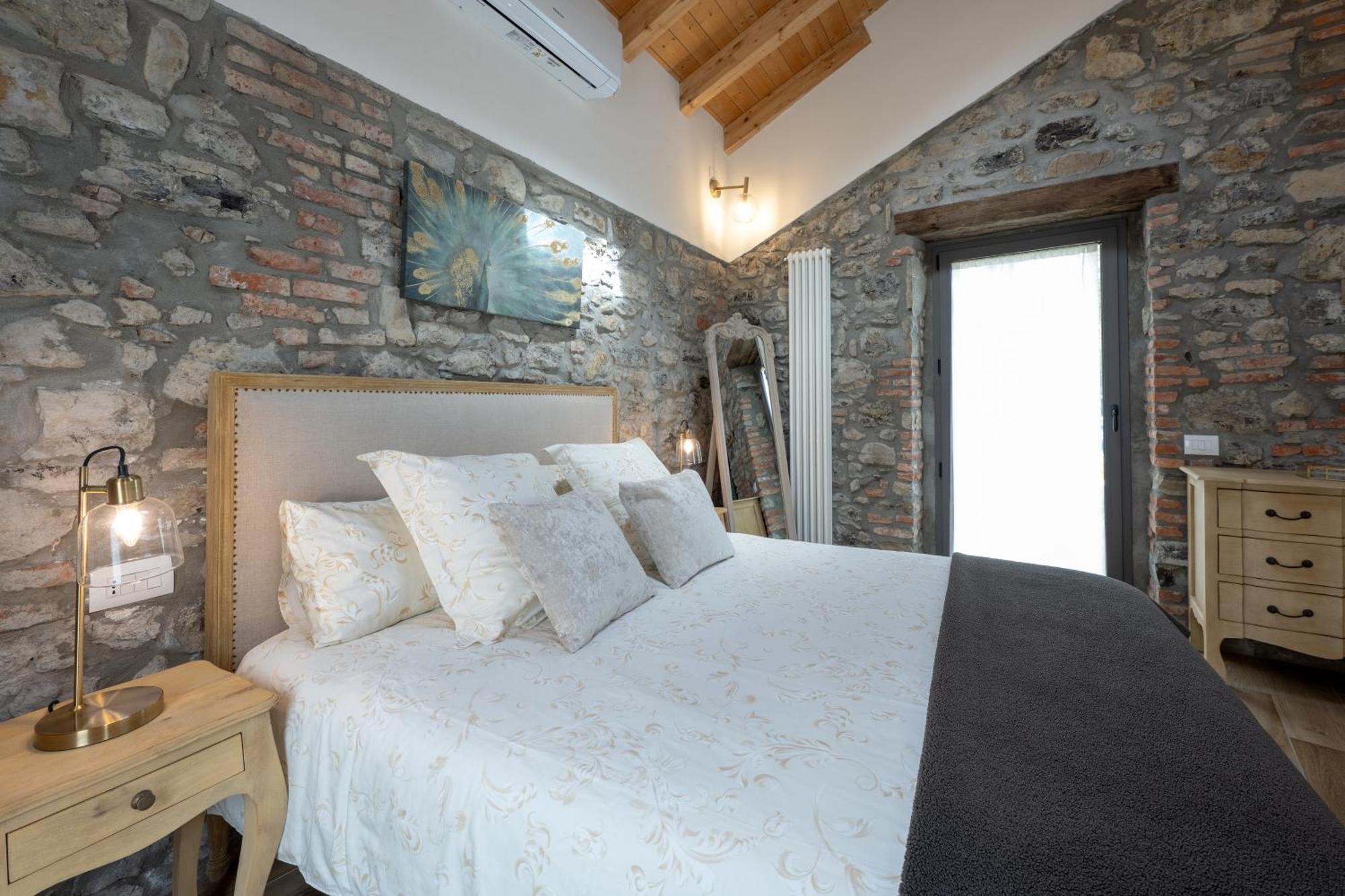 Lora Villa, With Lake View Оссуччо Экстерьер фото