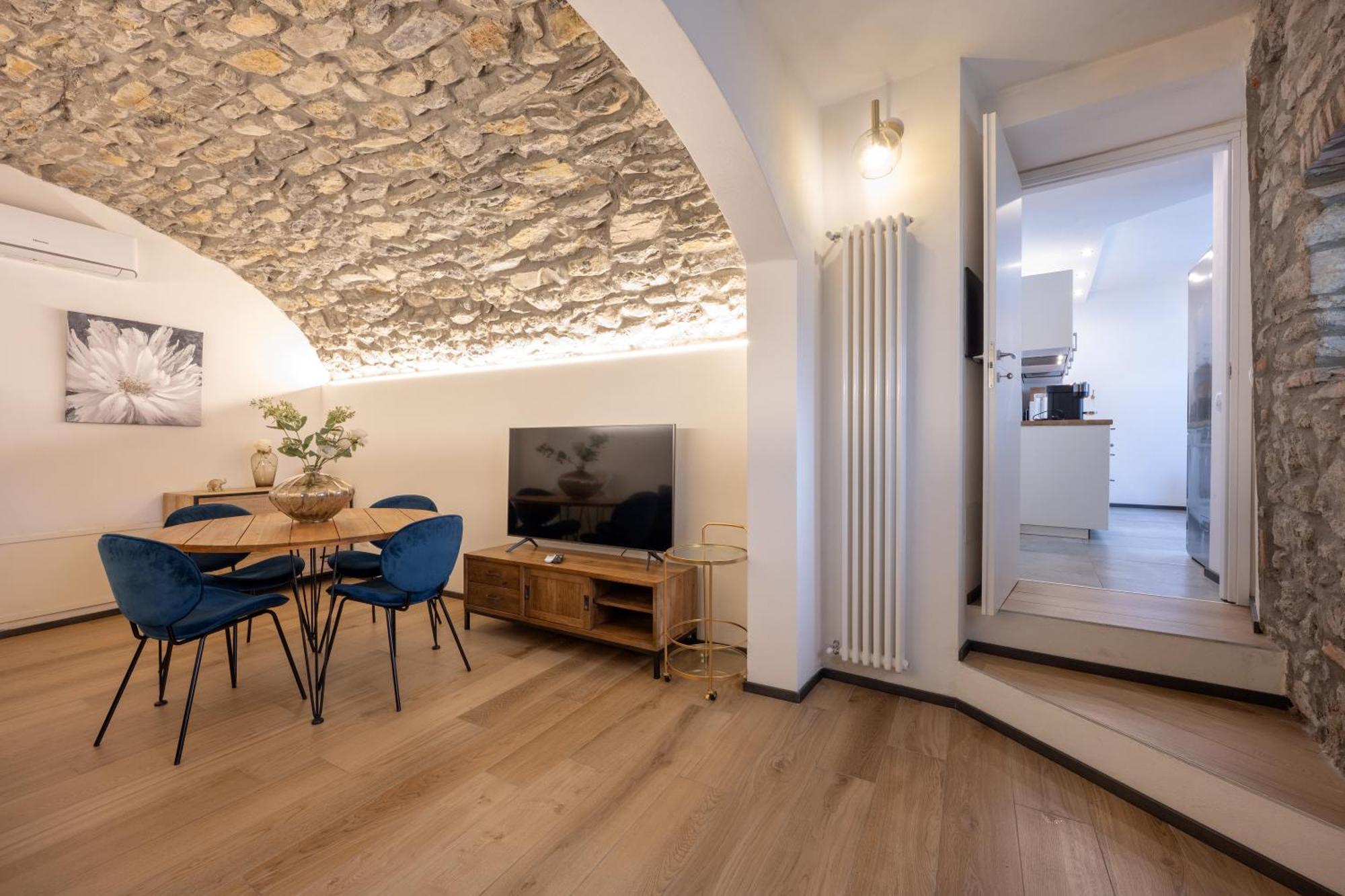 Lora Villa, With Lake View Оссуччо Экстерьер фото